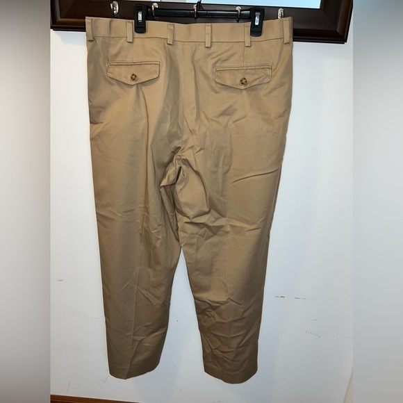 LL Bean Men's Double L Chinos, Natural Plain Front Comfort Waist Size 38 - Picture 2 of 4